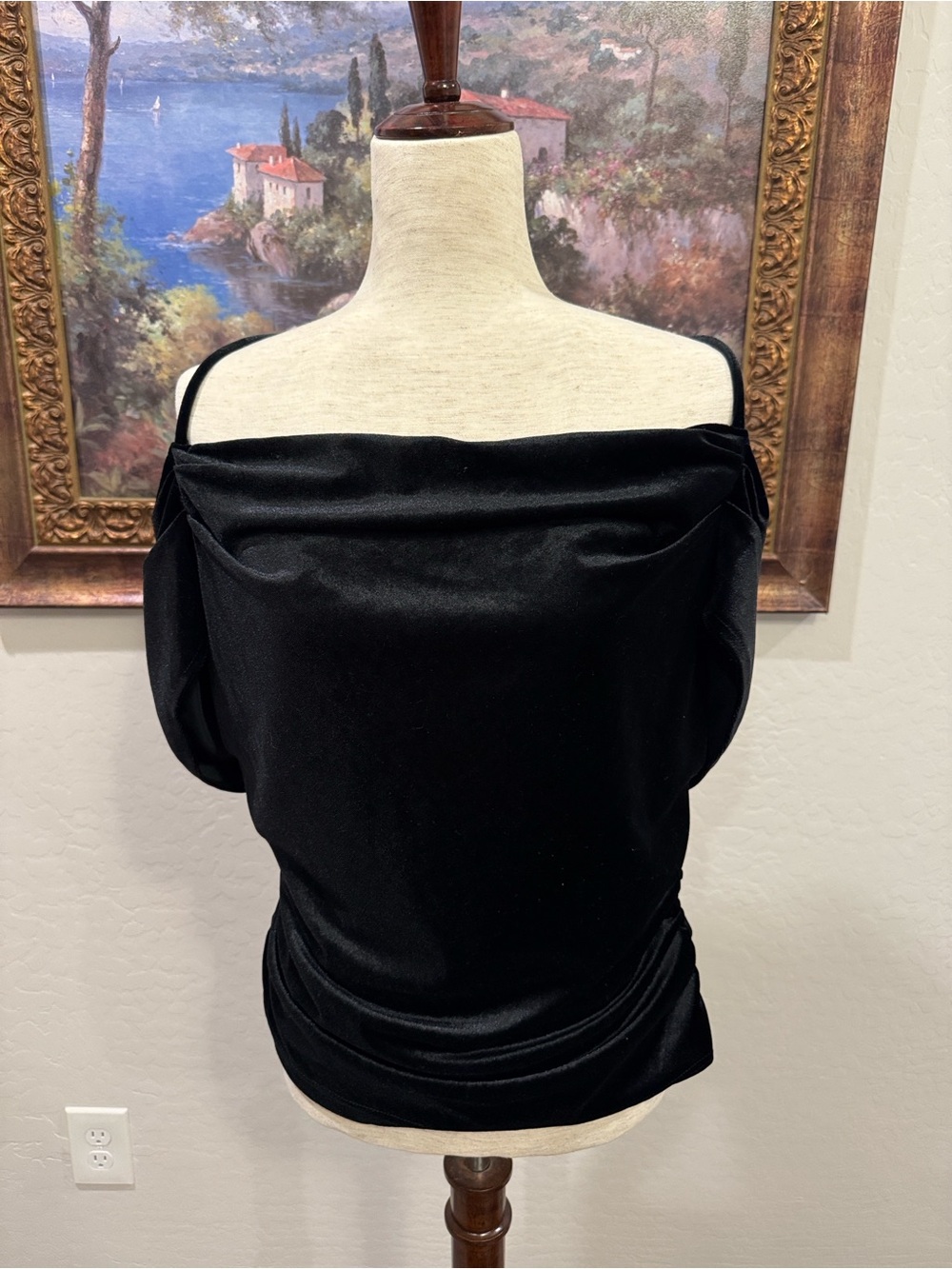 Francesca's Collections Black Off-Shoulder Velvet Cami Top